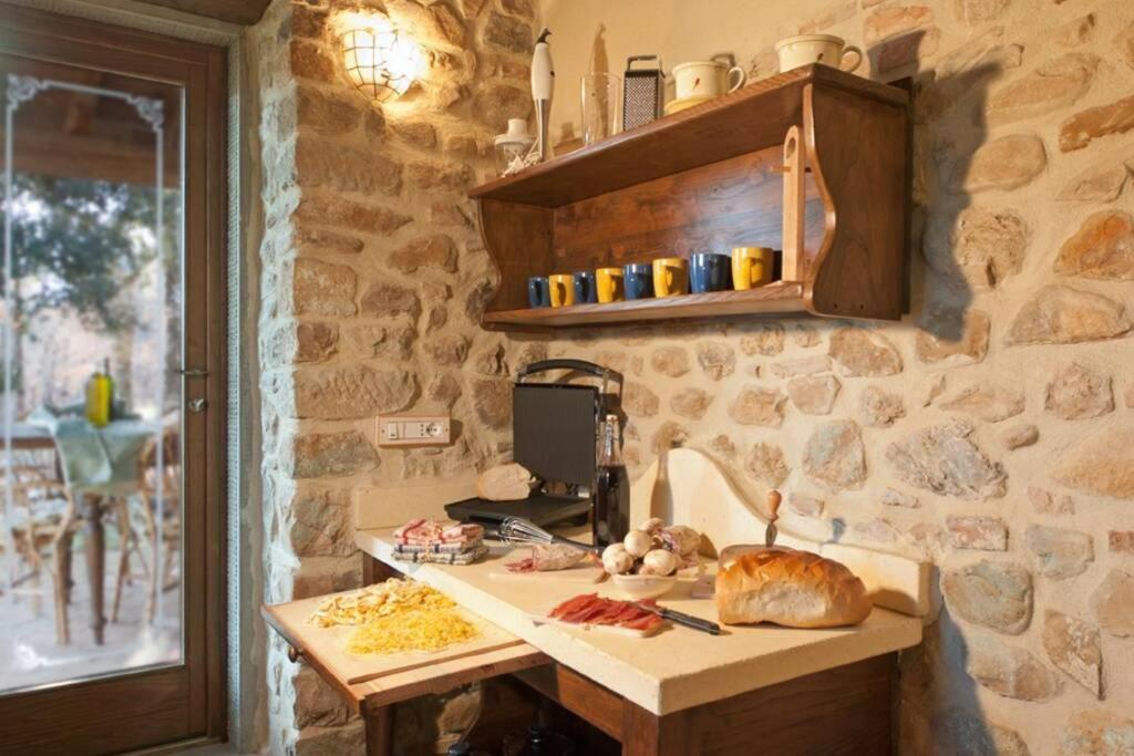 Villa Liz Tuscany, Private Pool, Hot Tub, Property Fenced, Pets Allowed Poppi Eksteriør billede