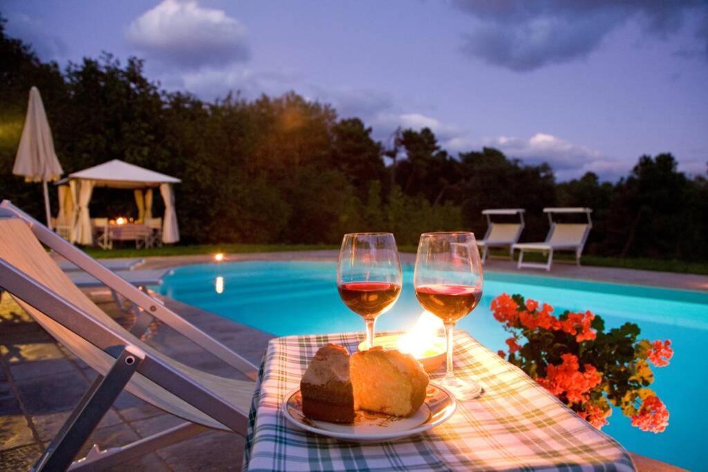 Villa Liz Tuscany, Private Pool, Hot Tub, Property Fenced, Pets Allowed Poppi Eksteriør billede