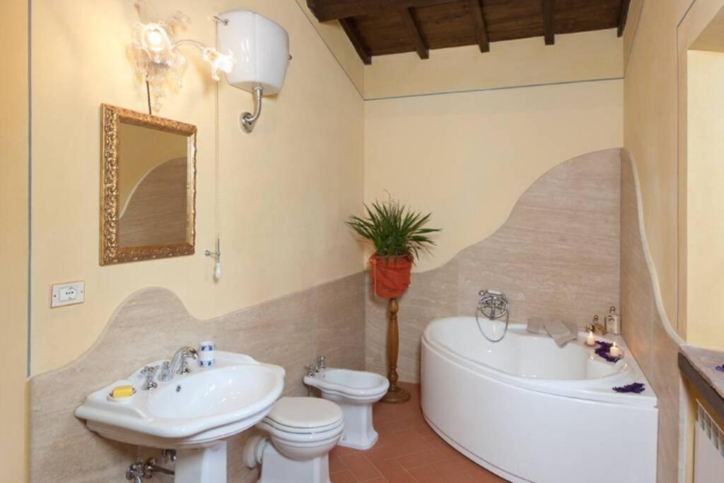 Villa Liz Tuscany, Private Pool, Hot Tub, Property Fenced, Pets Allowed Poppi Eksteriør billede