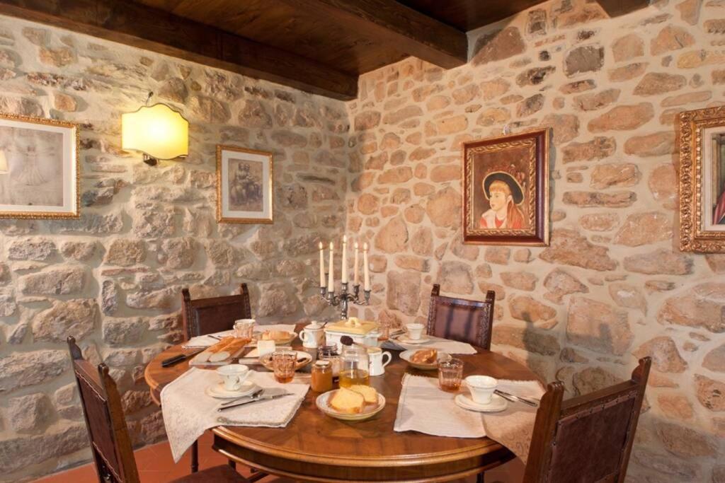 Villa Liz Tuscany, Private Pool, Hot Tub, Property Fenced, Pets Allowed Poppi Eksteriør billede