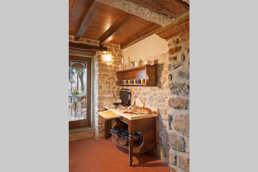 Villa Liz Tuscany, Private Pool, Hot Tub, Property Fenced, Pets Allowed Poppi Eksteriør billede